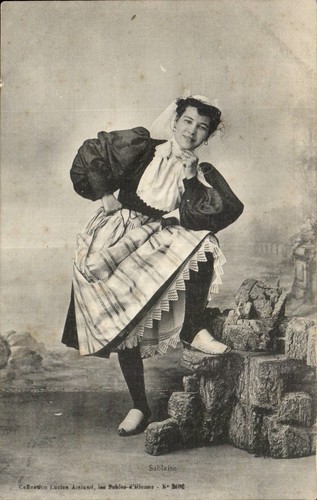 Sablaïse femme en costume - en,