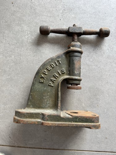 Outil ancien presse oeillet - presse, à