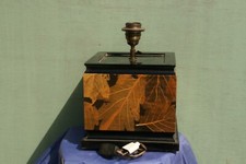 pied de lampe  design années 80 décor de feuilles.