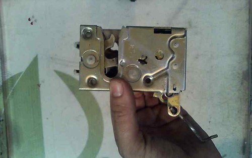 Serrure porte avant droite - porte,