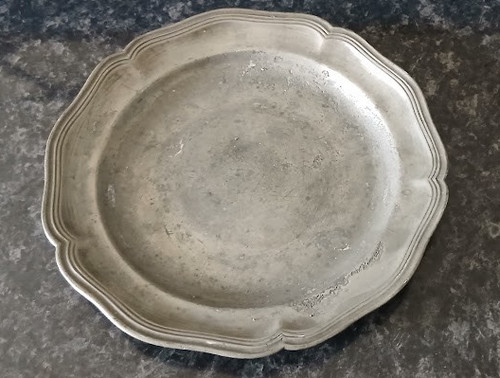 Assiette très ancienne - , en