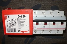 DISJONCTEUR TETRAPOLAIRE 80A