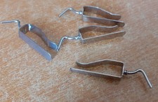 Agrafes ou attaches à