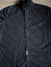 Très belle chemise  à motifs