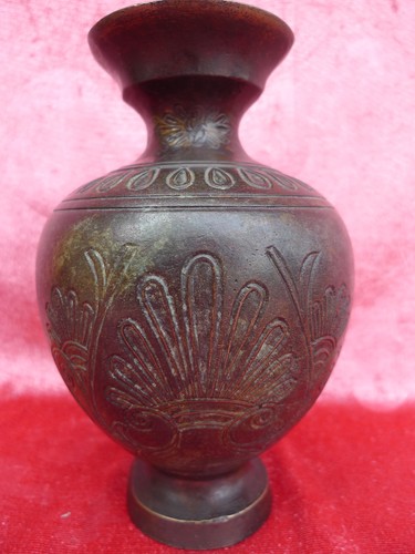Belle vieux vase bronze - vieux, en