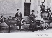 1997 -- BOURGES WALKING CHESTNUT MERCHANT 3B667