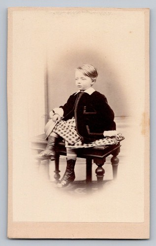 Cdv 1870 little - 1870, hat