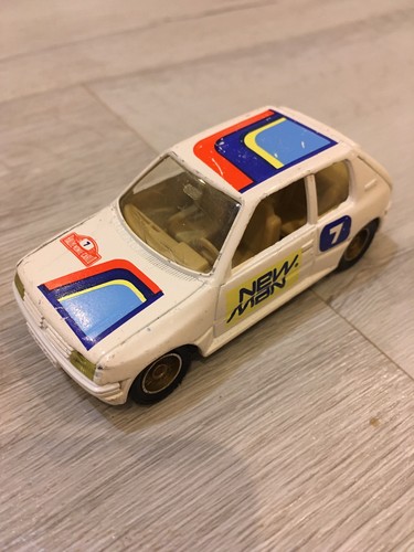 Ancienne peugeot 205 gti - 205, au