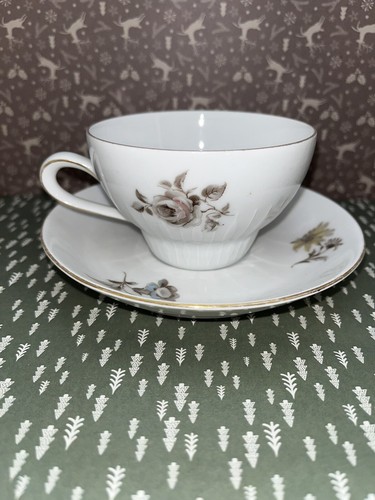 Tasse sous - sous, porcelaine
