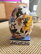 Oeuf de collection en faïence