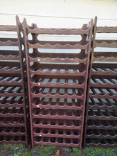 Lot complet de 66 racks à vin