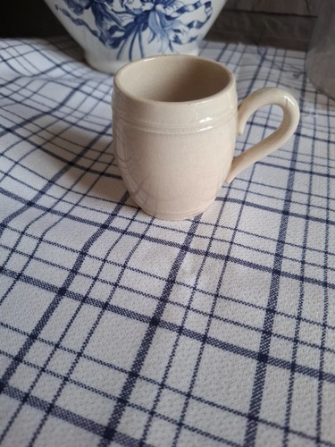Ancien petit pot - , fer