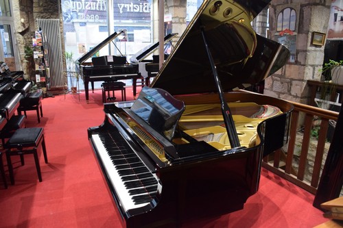 Piano queue yamaha c3 - à,