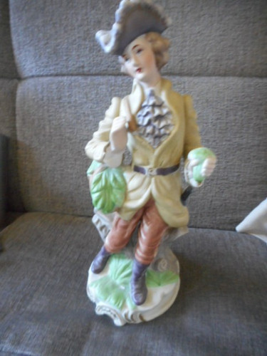 Superbe figurine biscuit - figurine,
