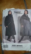 VOGUE pattern 2978 signé " ISSEY  MIYAKE " patron de couture rare