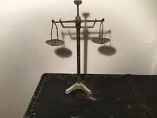 #Ancienne balance sur pied