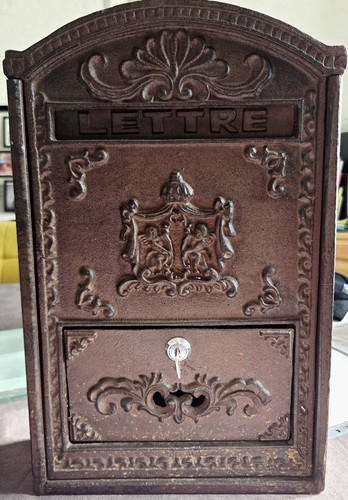 Boîte aux lettres ancienne - aux,