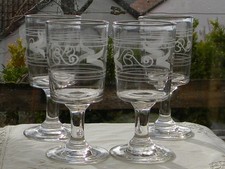4 verres anciens en verre