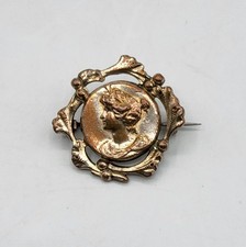 Bijou fantaisie broche en métal argenté à décor de profil de femme Art Nouveau