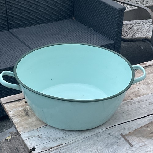 Ancienne grande bassine - ancienne,