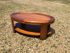 Table basse oval en bon état