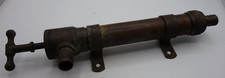 pompe à eau en laiton ancien