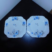 2 Assiettes carre motif