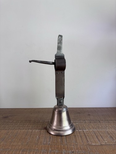 Ancienne cloche porte - de,