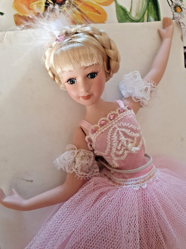 Poupee porcelaine - poupee, en