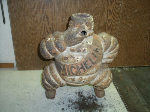 Bibendum michelin fonte d - fonte,