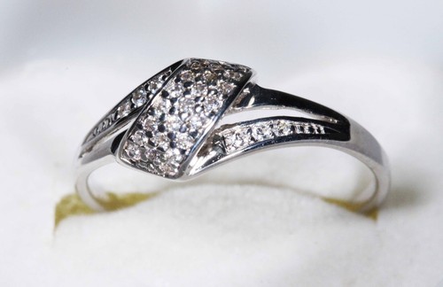 Bague en argent - ---,