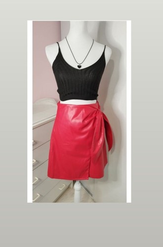 Jupe simili cuir rouge - en,