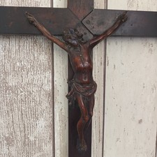 christ ancien en bois fruitier