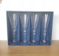 Lot 4 Flutes A Champagne