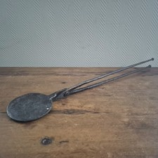 Ancien gaufrier en fonte avec