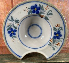 Plat à barbe rond en faience