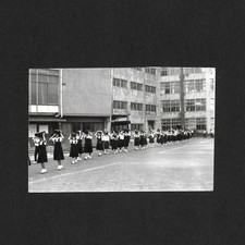 Filles cartable sur tête