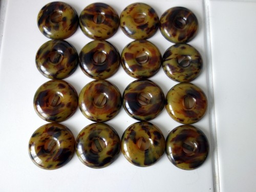 Boutons anciens vers 1940 - 16,