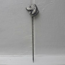 Épingle ancienne de boîte à médaille chien Beagle André Schwab Bronze argenté