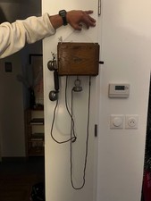 Téléphone ancien mural en bois – Le Matériel Téléphonique (Paris) – Début XXe
