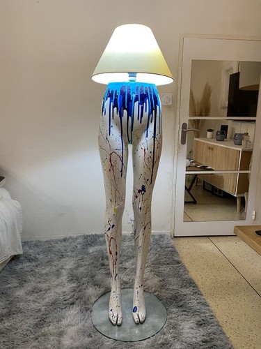 Lampadaire décoratif jambes