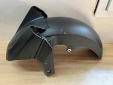 UN GARDE BOUE AVANT NOIR MAT