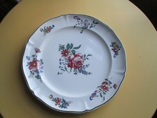Vaisselle ancienne Un plat en