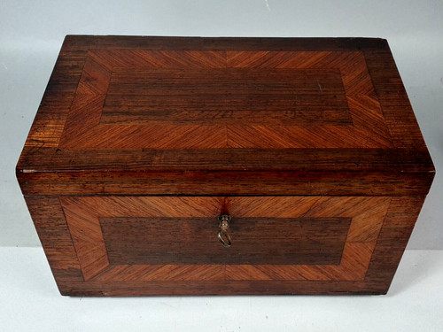 Ancienne boite compartimenté