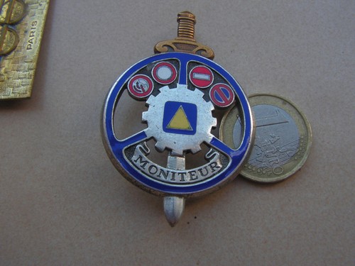 Insigne moniteur automobile - ,