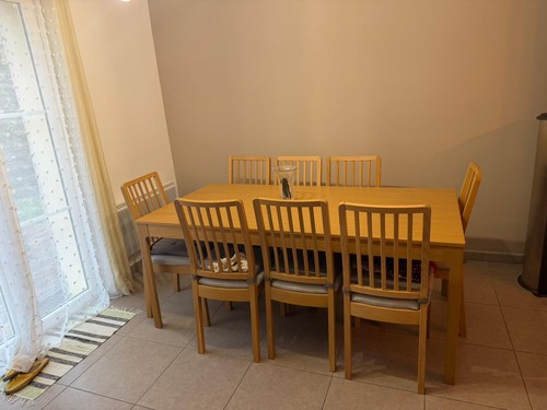Table chaises salle à - et,