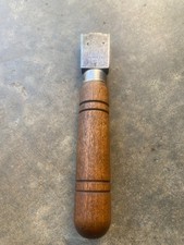 ANCIEN  OUTIL DE CORDONNERIE POUR LE CUIR