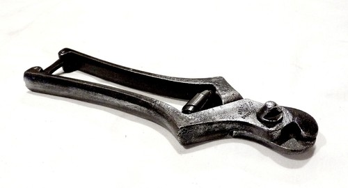 Outil ancien très belle pince