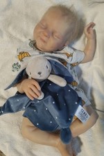 joli bébé reborn endormi