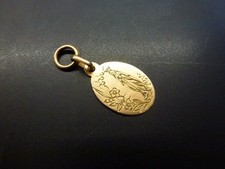 ancienne petite médaille Lourdes,or 18k,tete d'aigle,P 0,82g